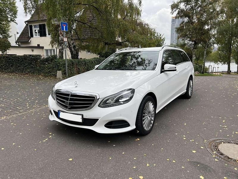 Weiß Gebraucht 2014 Mercedes E250 Elegance Kombi | 8.400 € (Fairer Preis) - Bild 1/4