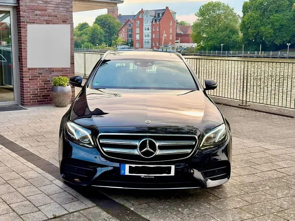 Gebraucht Mercedes E400 AMG line 333 PS (244 kW) 2017 Schwarz Limousine