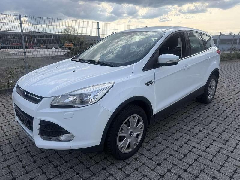 Gebraucht Ford Kuga Trend 150 PS (110 kW) 2016 Frostweiß SUV