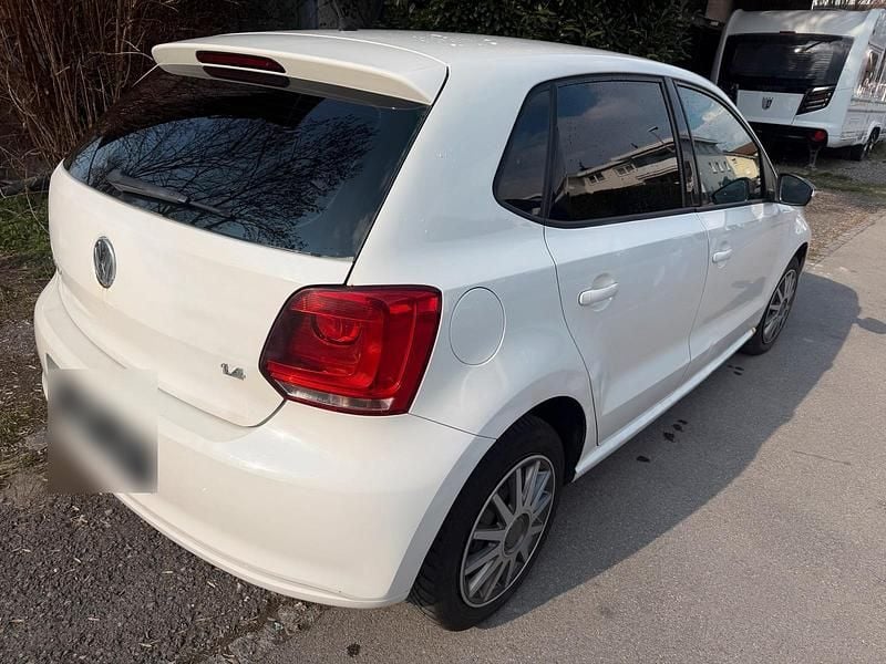Gebraucht VW Polo 83 PS (61 kW) 2010 Weiß Kleinwagen