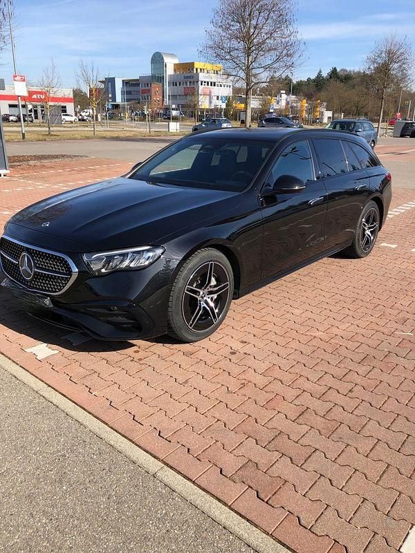 Gebraucht Mercedes E220 197 PS (144 kW) 2024 Schwarz Kombi