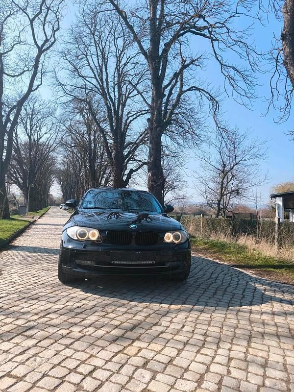 Gebraucht BMW 118 143 PS (105 kW) 2011 Schwarz Kleinwagen
