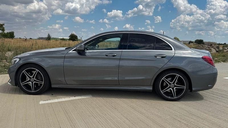 Grau Gebraucht 2018 Mercedes C350e Limousine | 23.400 € (Etwas zu teuer) - Bild 1/4