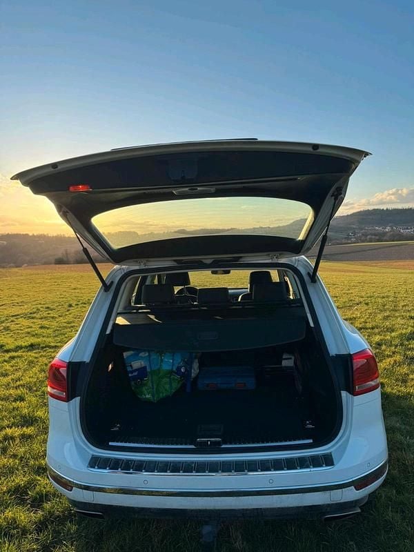 Gebraucht VW Touareg 204 PS (150 kW) 2017 Weiß SUV