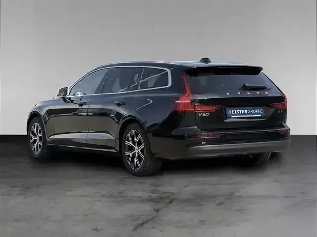 Gebraucht Volvo V60 Core 250 PS (183 kW) 2022 Black stone Kombi