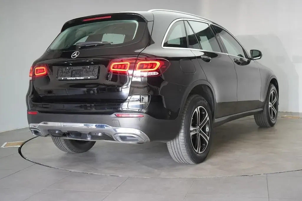 Gebraucht Mercedes GLC300e 320 PS (235 kW) 2022 Schwarz SUV