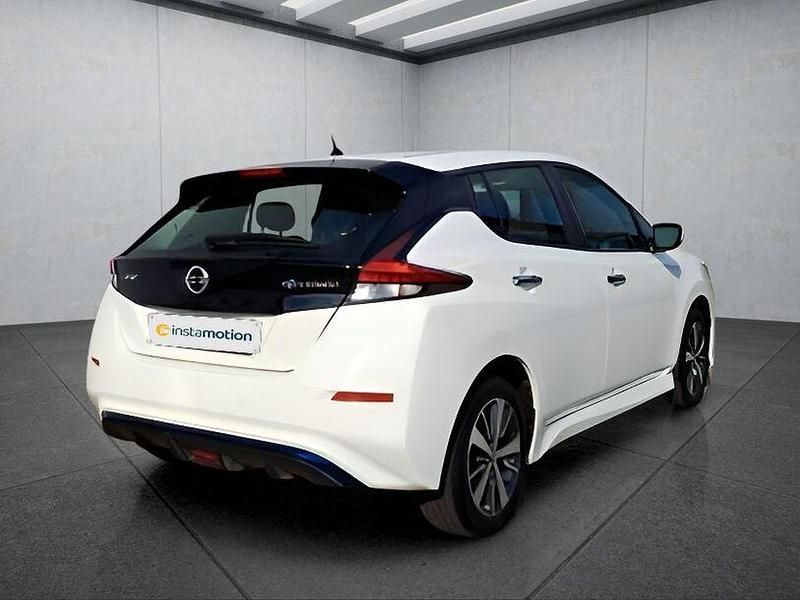 Gebraucht Nissan Leaf Acenta 110 kW (150 PS) 2021 Weiß Kleinwagen
