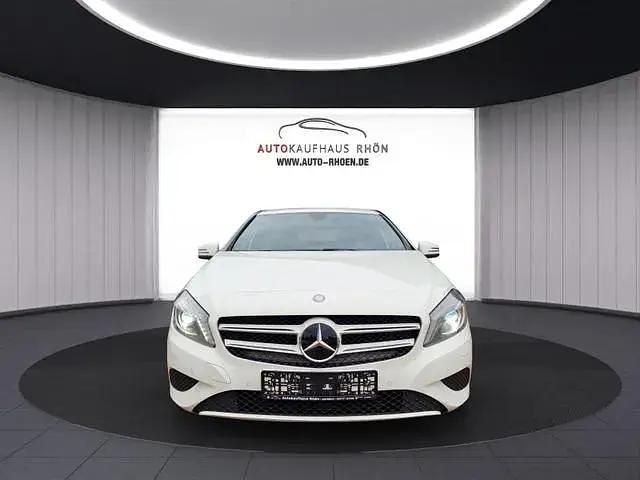 Weiß Gebraucht 2014 Mercedes A200 Style Limousine | 11.490 € (Fairer Preis) - Bild 1/3