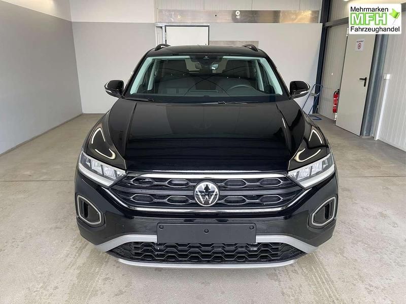 Neu VW T-Roc Life 150 PS (110 kW) 2025 [2t2t] deep black met... SUV