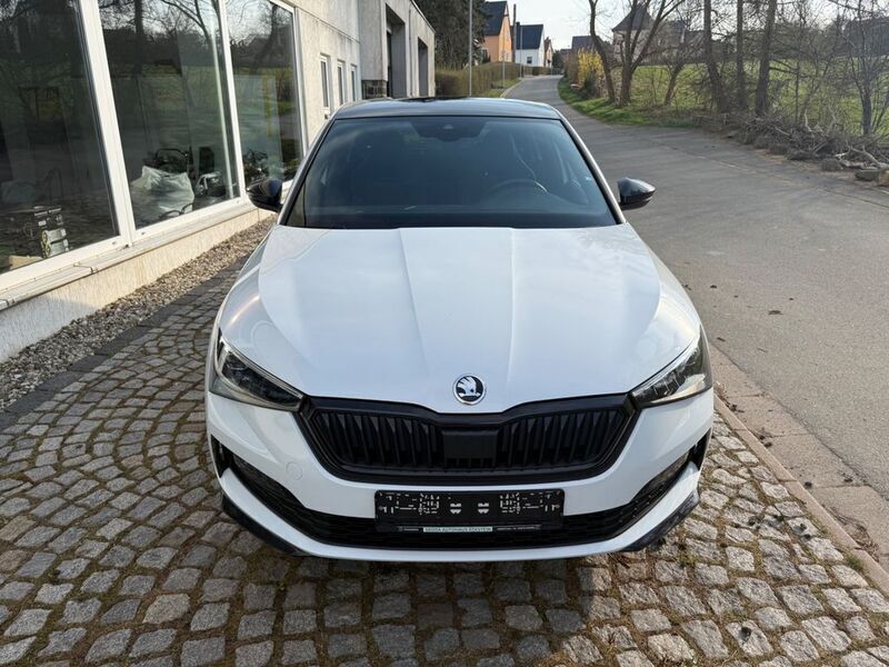 Weiß Gebraucht 2020 Skoda Scala Monte Carlo Kleinwagen | 16.800 € (Fairer Preis) - Bild 1/4