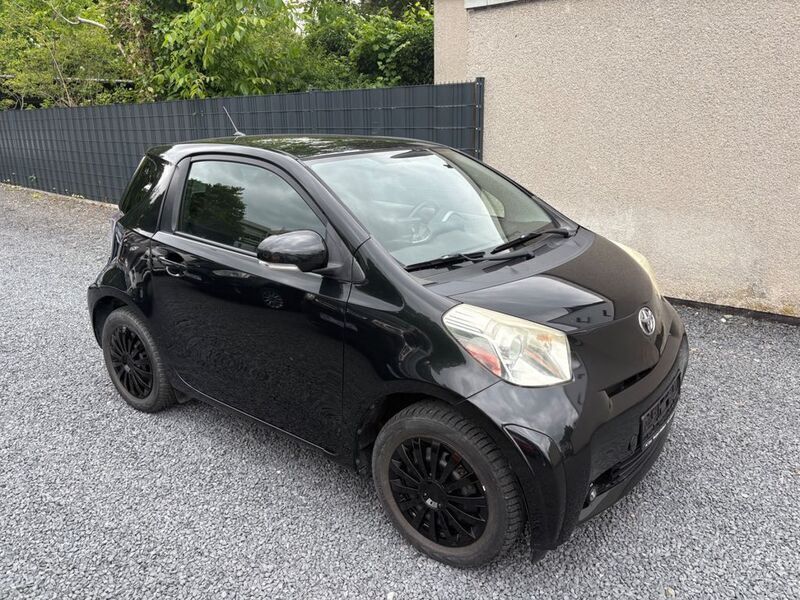 Black mica / ink Gebraucht 2009 Toyota iQ Basis Kleinwagen | 6.500 € (Fairer Preis) - Bild 1/4