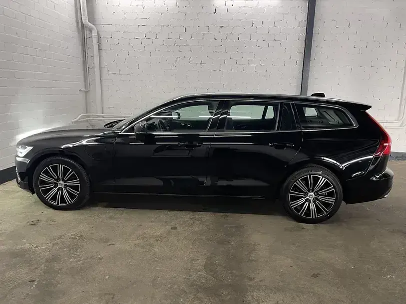 Gebraucht Volvo V60 Inscription 253 PS (186 kW) 2021 Black solid stone / solid Kombi