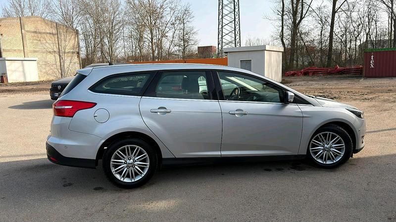 Usata Ford Focus 125 CV (91 kW) 2018 Argento Station wagon