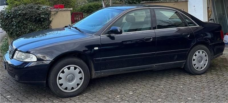 Second-hand Audi A4 164 CP (120 kW) 2000 Albastru Berlinǎ