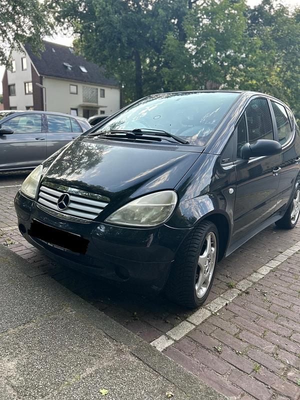Schwarz Gebraucht 2000 Mercedes A140 Kleinwagen | 1.000 € - Bild 1/4