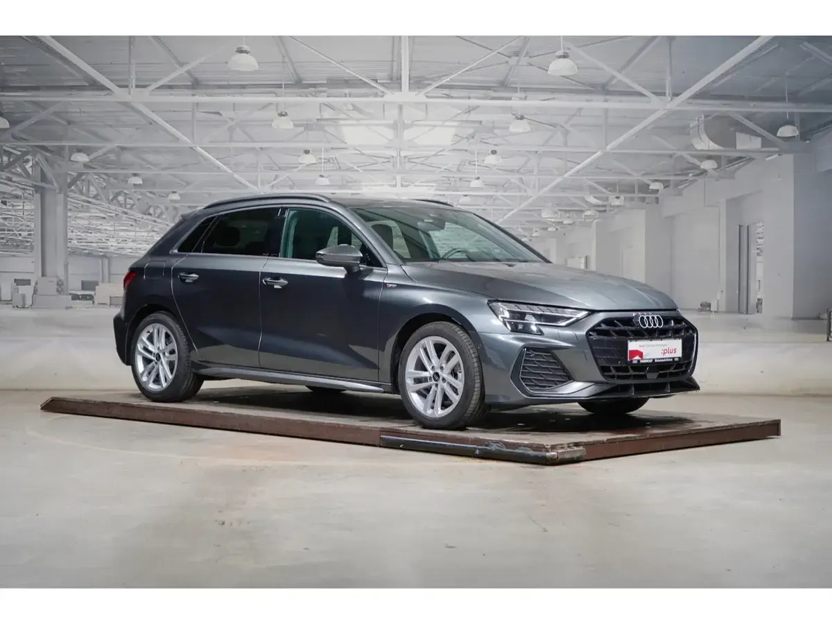 Gebraucht Audi A3 S-Line 116 PS (85 kW) 2025 Daytonagrau perleffekt Limousine