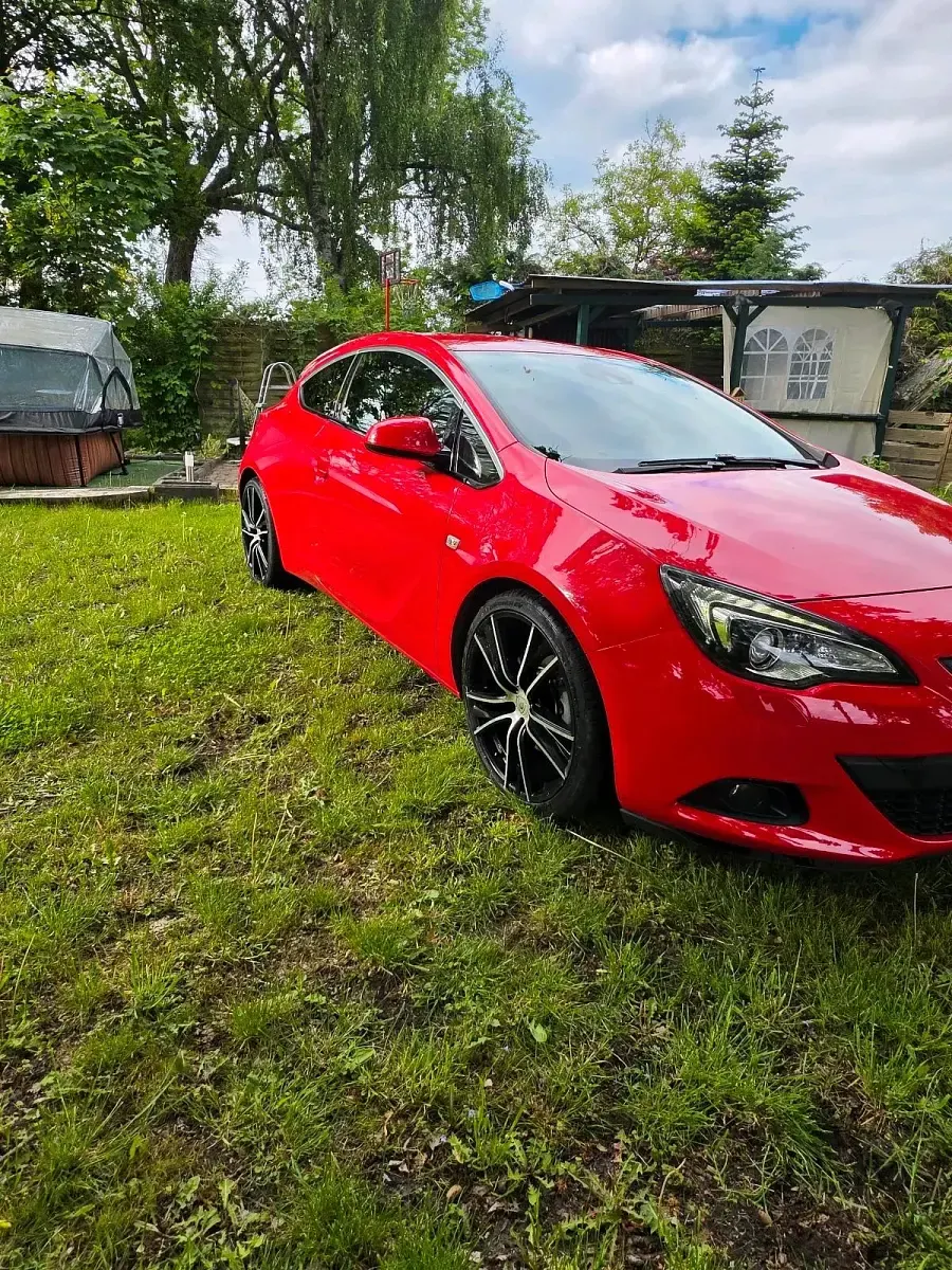 Gebraucht Opel Astra GTC 179 PS (131 kW) 2011 Rot Coupé