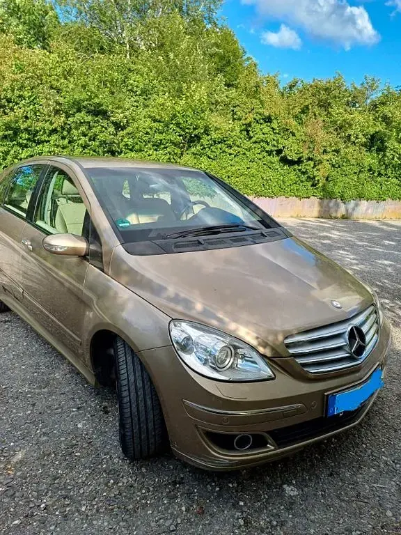 Gebraucht Mercedes B200 140 PS (102 kW) 2006 Gold Van / Kleinbus