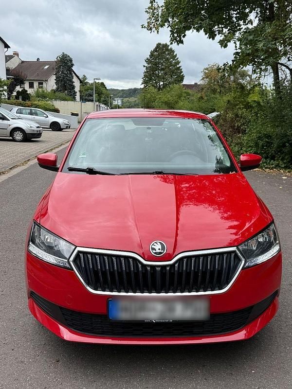Rot Gebraucht 2019 Skoda Fabia Cool Plus Kleinwagen | 8.600 € (Guter Preis) - Bild 1/4