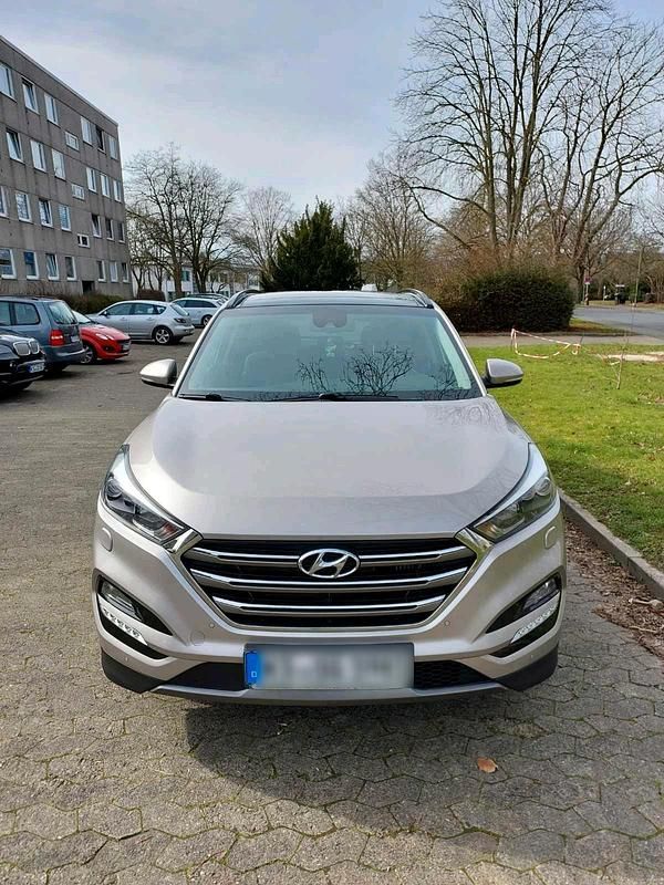 Weiß Gebraucht 2015 Hyundai Tucson SUV | 15.499 € - Bild 1/4