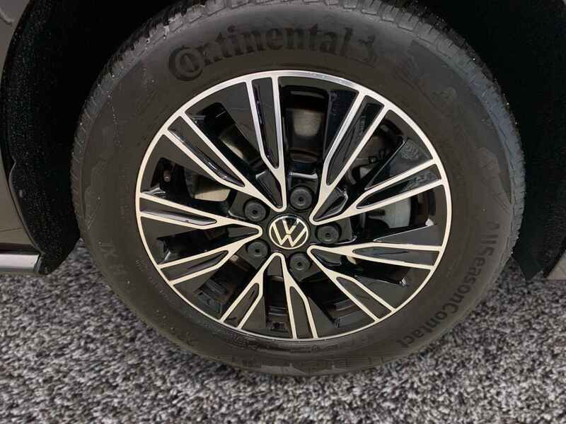 Gebraucht VW Multivan Style 218 PS (160 kW) 2023 Deep black perleffekt Van / Kleinbus