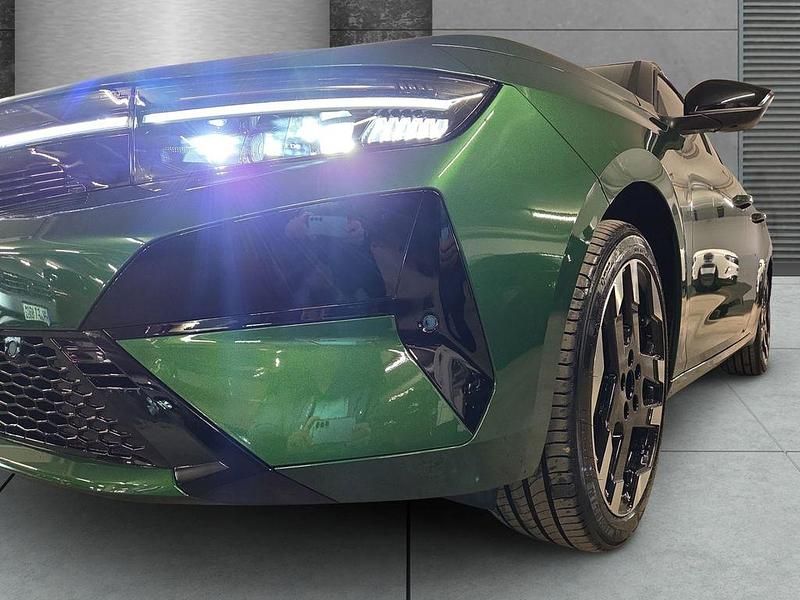 Neu Opel Astra Ultimate 114 kW (156 PS) 2026 Klover grün Kombi