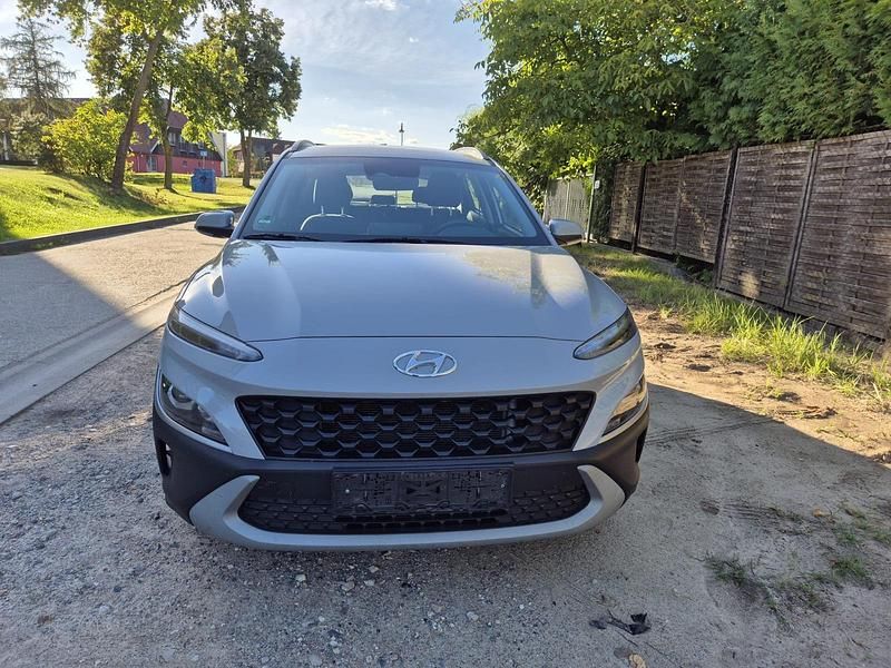 Grau Gebraucht 2021 Hyundai Kona SUV | 16.602 € (Superpreis) - Bild 1/4