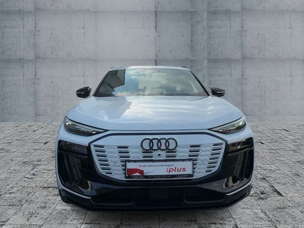 Gebraucht Audi SQ6 e-tron Ambiente 359 kW (489 PS) 2025 Gletscherweiß metallic SUV