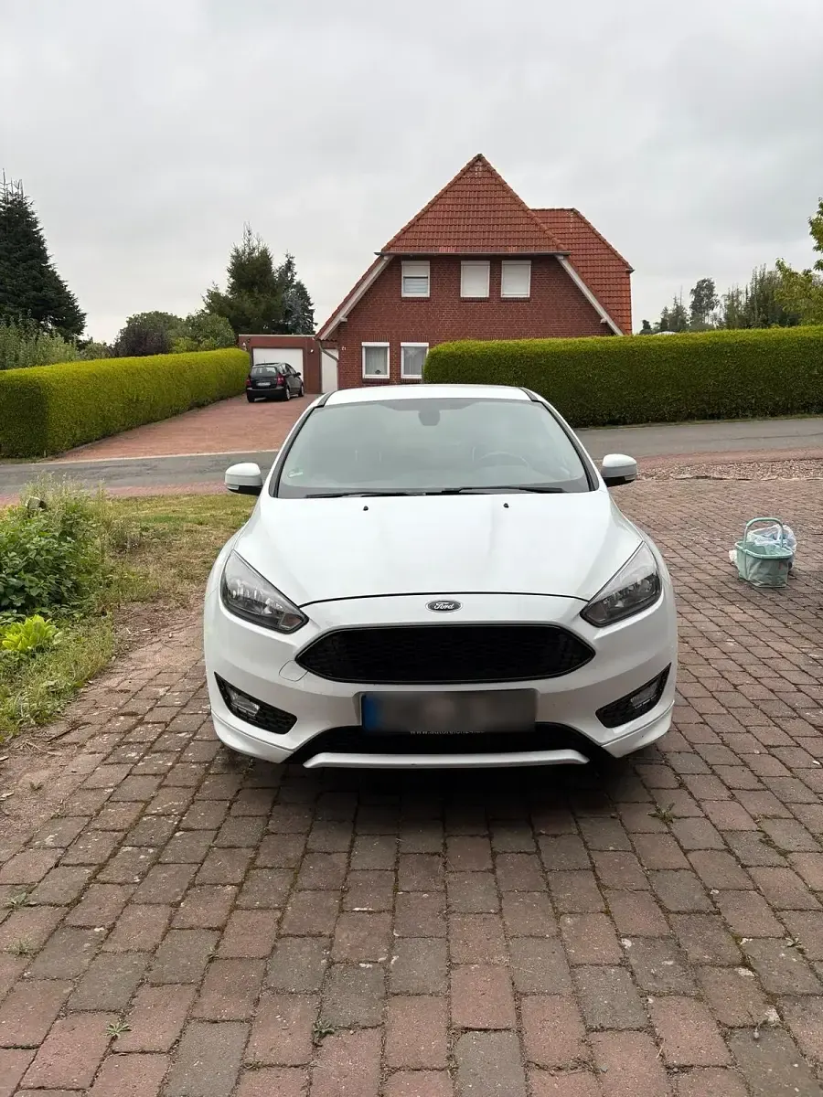 Gebraucht Ford Focus ST-Line 125 PS (91 kW) 2018 Weiß Limousine
