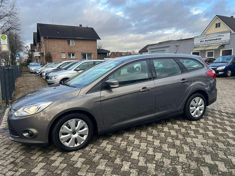Gebraucht Ford Focus Trend 101 PS (74 kW) 2014 Braun Limousine