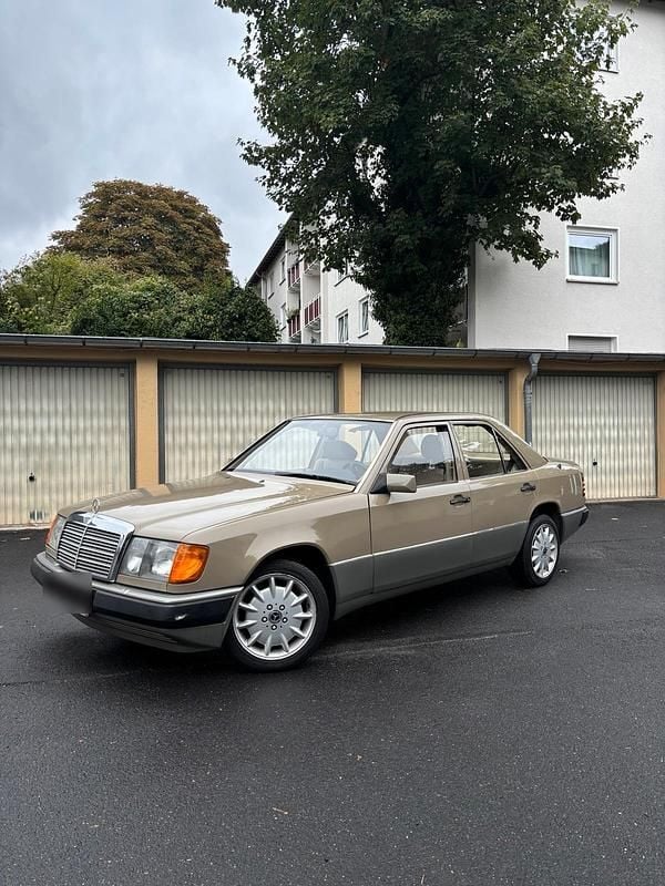 Gebraucht Mercedes 200 75 PS (55 kW) 1991 Beige Limousine