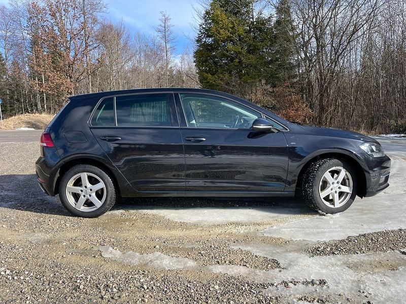 Gebraucht VW Golf VII Join 116 PS (85 kW) 2018 Schwarz Limousine