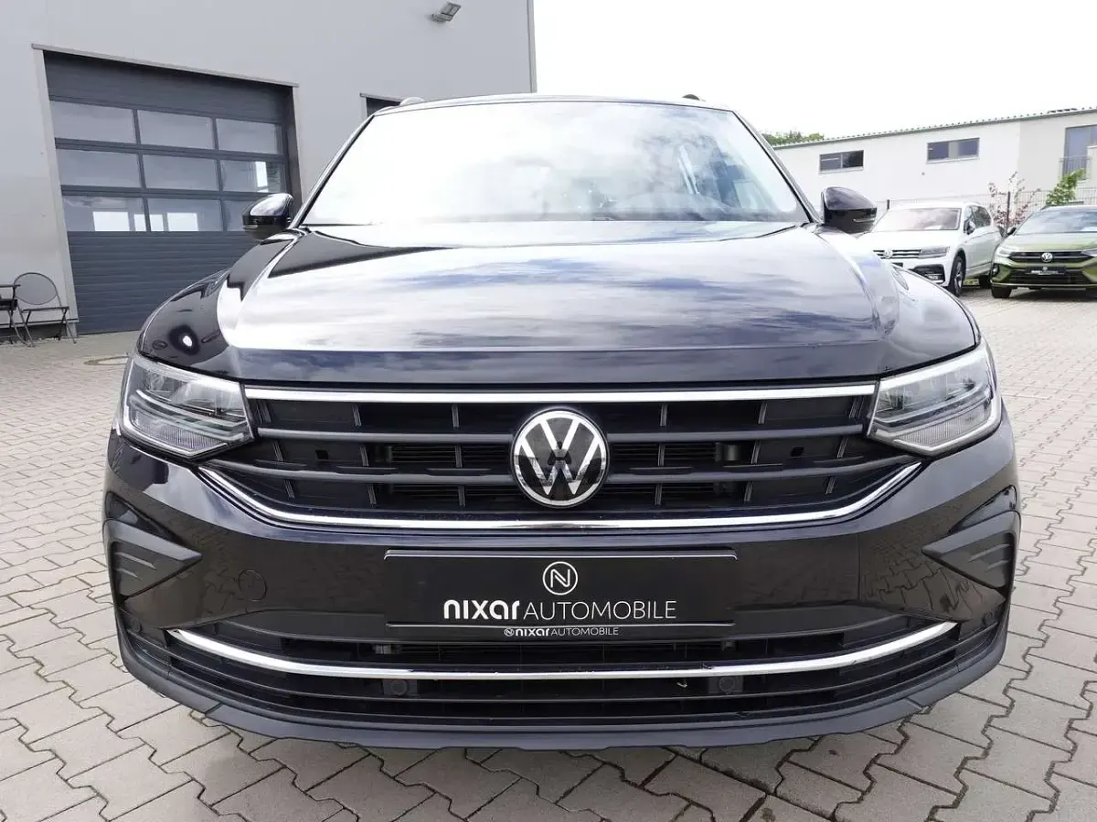 Second-hand VW Tiguan Life 150 CP (110 kW) 2022 Negru SUV