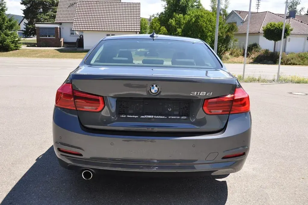 Gebraucht BMW 318 Advantage 150 PS (110 kW) 2016 Grau Limousine