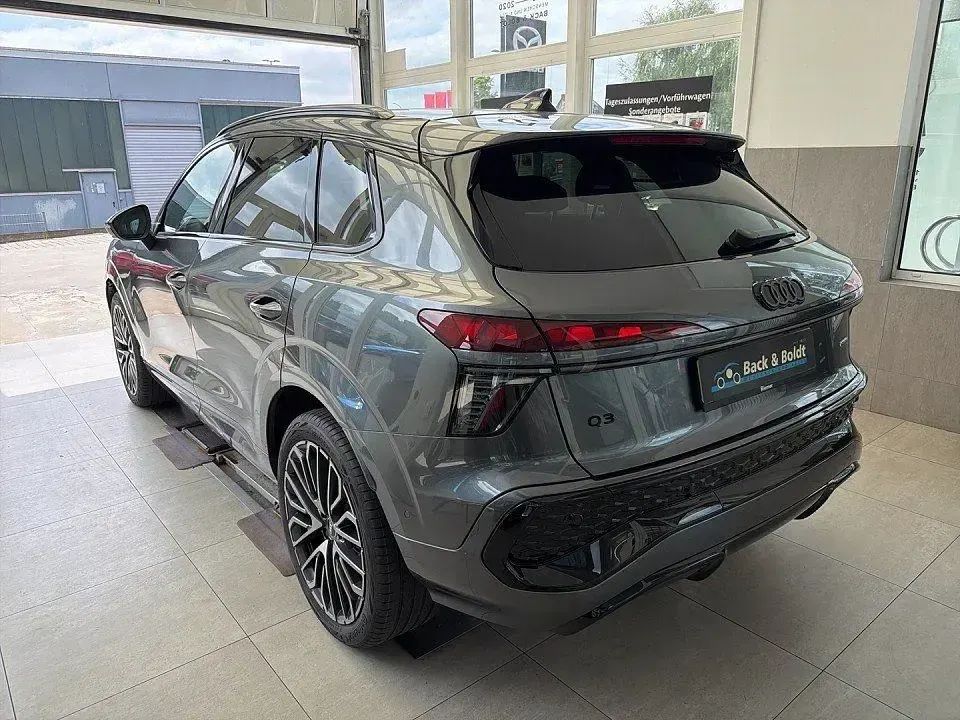 Gebraucht Audi Q3 S-Line 265 PS (194 kW) 2026 Grau SUV
