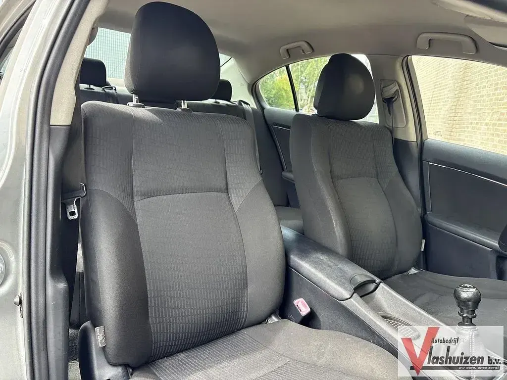 Gebraucht Toyota Avensis Comfort 126 PS (92 kW) 2009 Grün Limousine