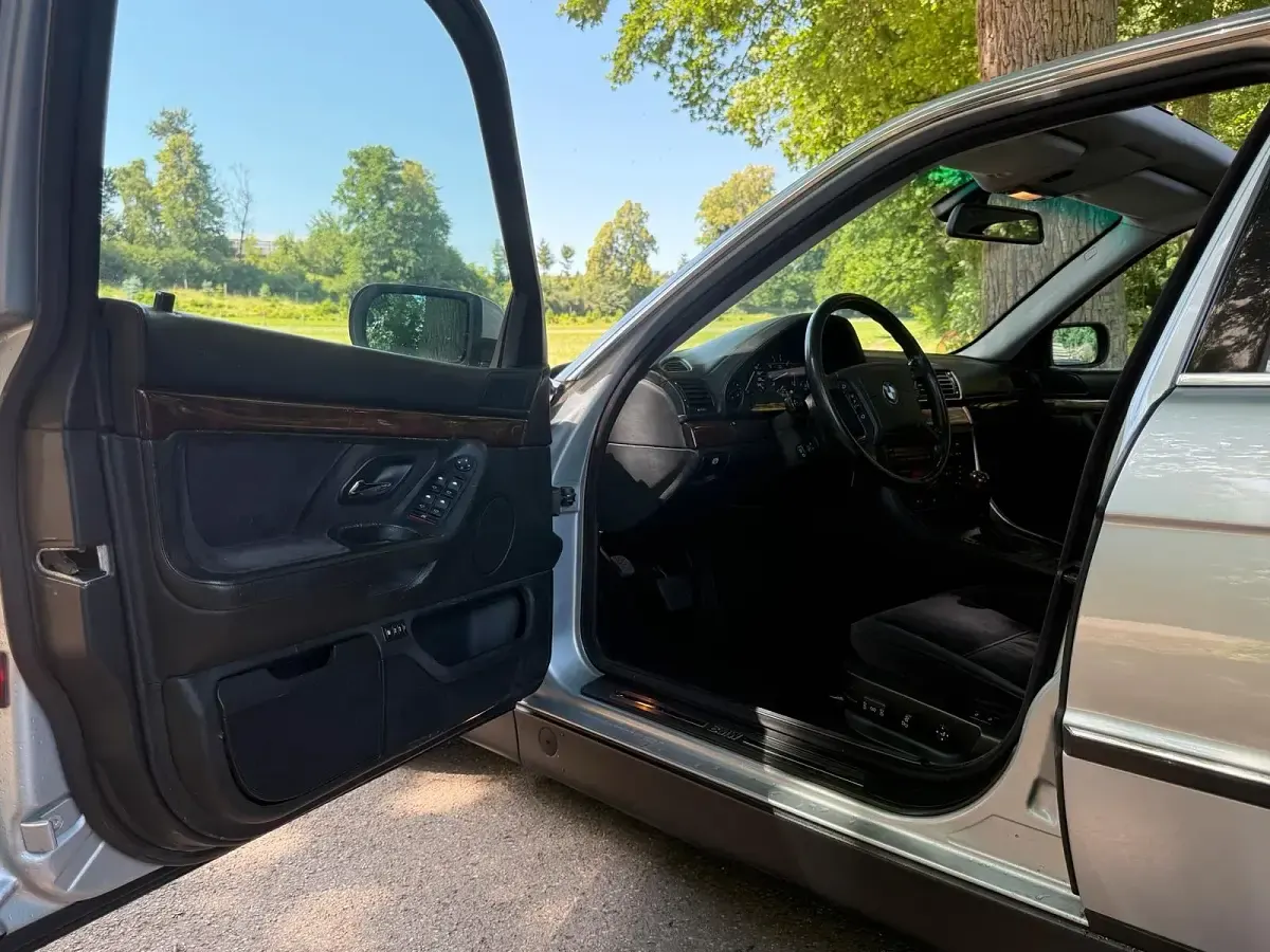 Gebraucht BMW 750 326 PS (239 kW) 1997 Silber Limousine