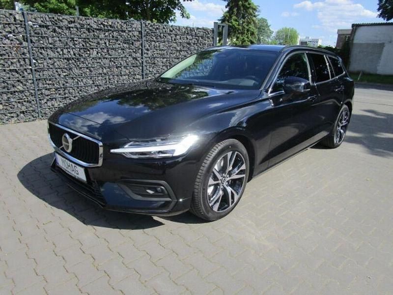 Gebraucht Volvo V60 Core 163 PS (119 kW) 2024 Schwarz Kombi