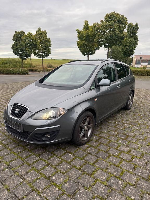 Grau Gebraucht 2015 Seat Altea XL Sun Van / Kleinbus | 4.250 € (Fairer Preis) - Bild 1/4