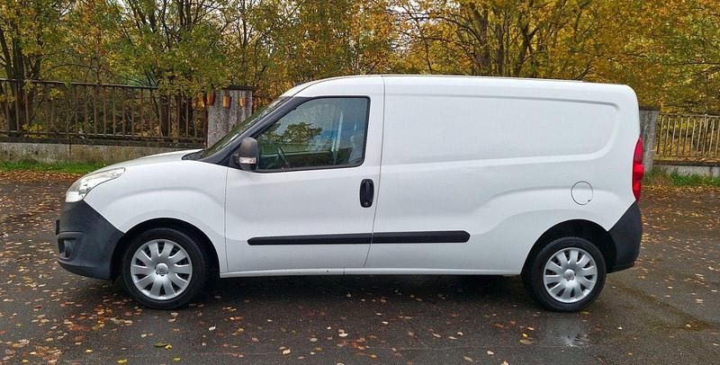 Gebraucht Opel Combo Edition 105 PS (77 kW) 2013 Weiß Van / Kleinbus