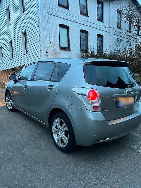 Gebraucht Toyota Verso 150 PS (110 kW) 2012 Grau Van / Kleinbus