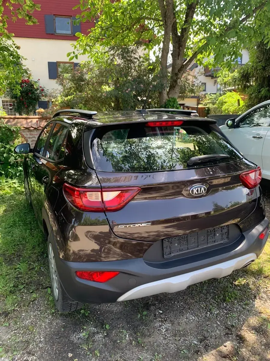 Gebraucht Kia Stonic 62 PS (45 kW) 2018 Braun SUV