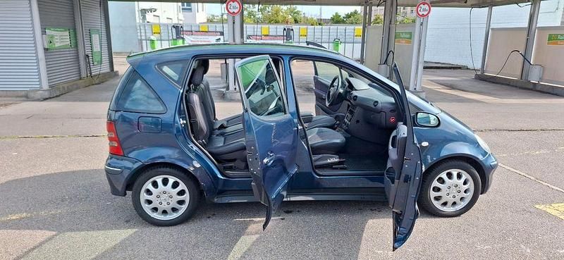 Blau Gebraucht 2001 Mercedes A170 Avantgarde Van / Kleinbus | 1.895 € (Fairer Preis) - Bild 1/4