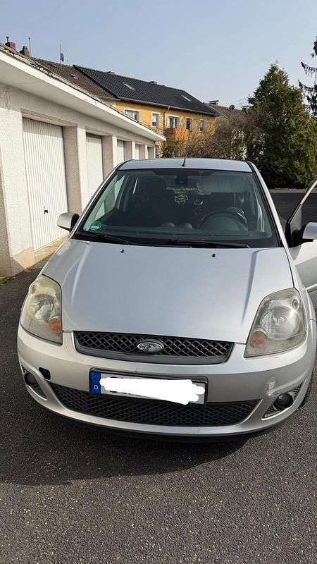 Gebraucht Ford Fiesta 80 PS (58 kW) 2008 Silber Kleinwagen