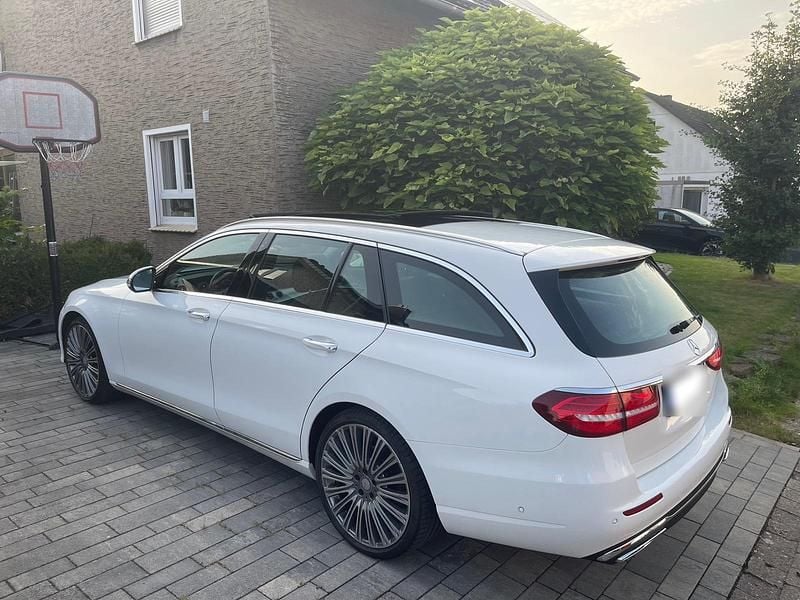 Gebraucht Mercedes E220 194 PS (142 kW) 2017 Weiß Kombi