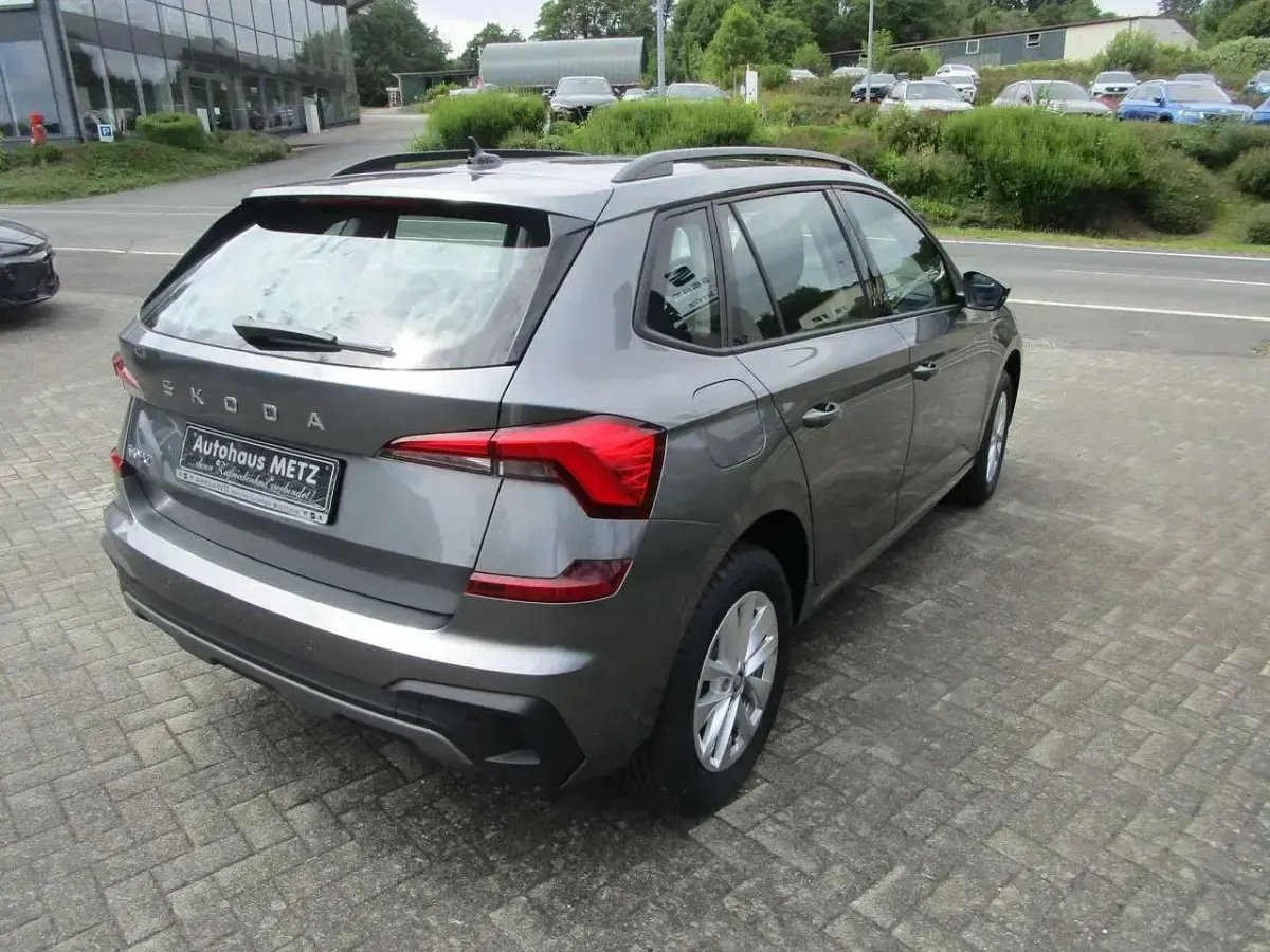 Neu Skoda Kamiq Selection 116 PS (85 kW) 2026 Graphitegrau metallic SUV