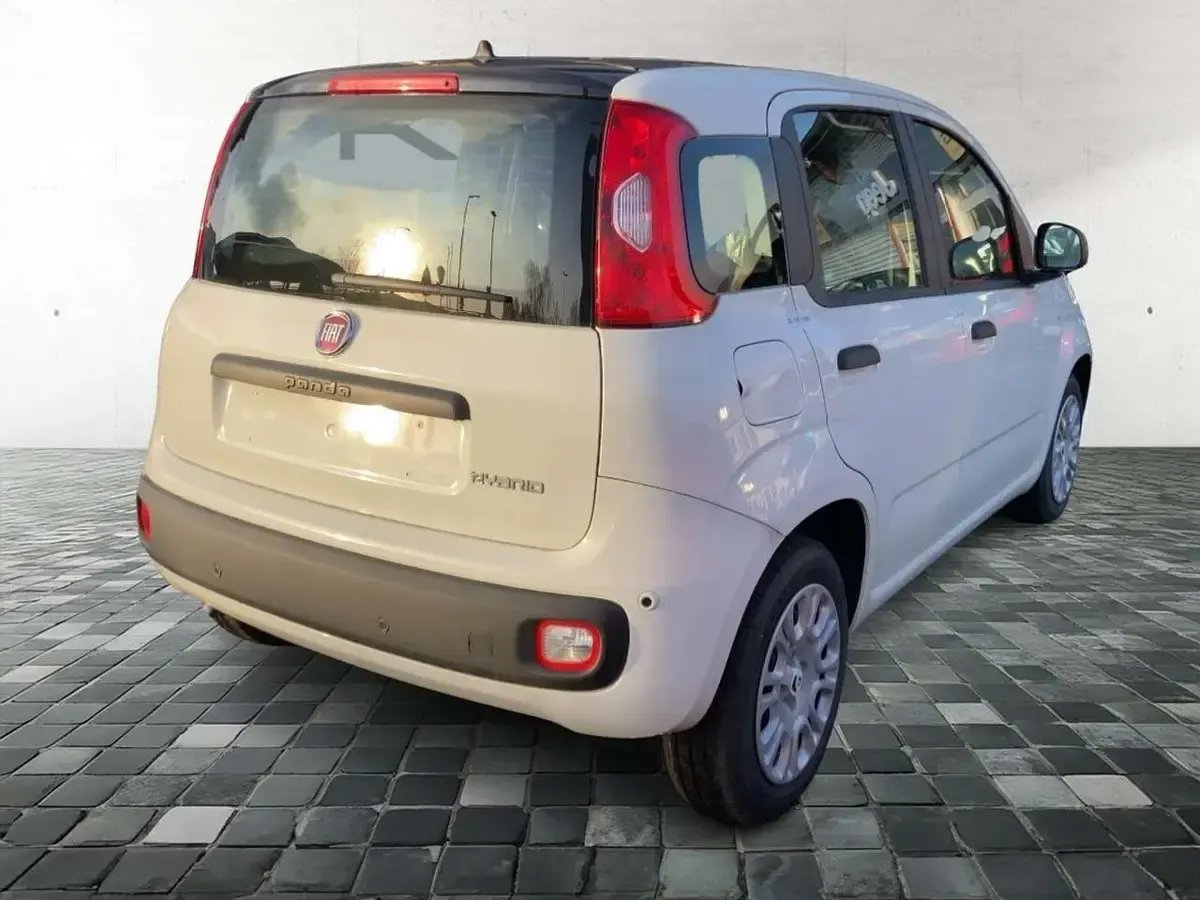 Neu Fiat Panda 69 PS (50 kW) 2025 Gelato weiß dach schwarz (weis Kleinwagen