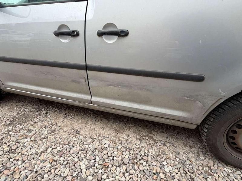 Second-hand VW Caddy Team 109 CP (80 kW) 2008 Argintiu Monovolum