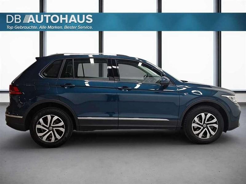 Second-hand VW Tiguan Active 245 CP (180 kW) 2022 Albastru SUV