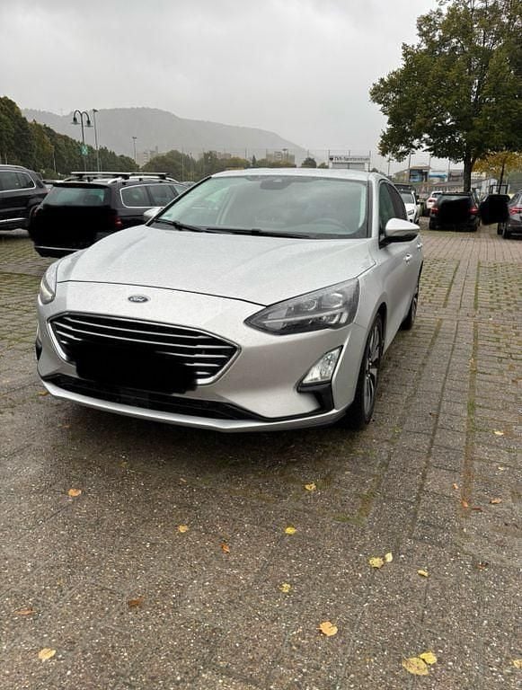 Silber Gebraucht 2019 Ford Focus Cool & Connect Limousine | 10.500 € (Fairer Preis) - Bild 1/4